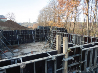 Obr. 10: Vyztužení stěn bílé vany