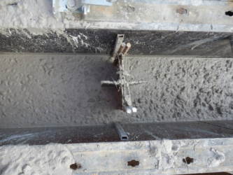 Obr. 11: Těsnicí prvky a řízené trhliny ve stěnách