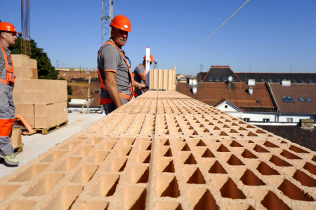 Obr. 4: Zdění broušených cihel HELUZ