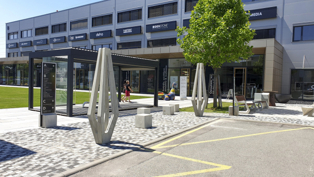 Na rozdíl od vybetonovaných cest umožňuje systém H-E-X zpracování kultivovaných zákoutí hravou formou