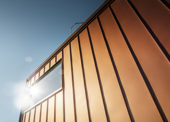 Bør Hill – 23 rodinných domů s pestrobarevnou hliníkovou fasádou značky PREFA