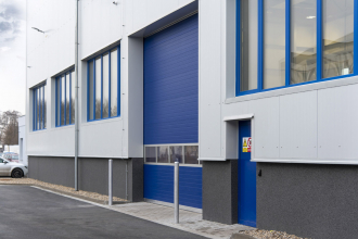 Výrobní hala v pasivním standardu s okny GENEO