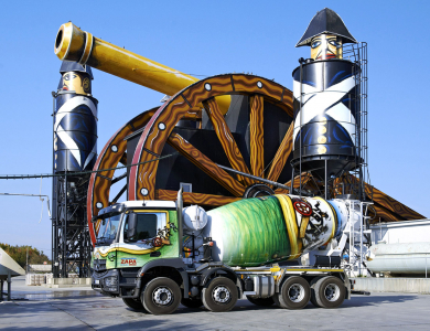 Betonárna Holubice, vzhled odkazující na bitvu tří císařů u Slavkova