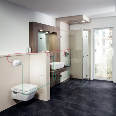 S použitím vhodných komponent se doporučuje realizovat rozvody potrubí pro pitnou vodu do takzvané okružní instalace, aby se eliminovala odběrná místa ve slepých ramenech. Voda tak může neustále proudit v celém systému