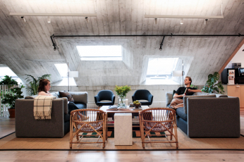 Coworking a flexibilní kancelář: WeWork v Praze 1 (autor konceptu Krists Ernstsons