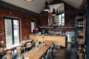 Design retailového prostoru: zvítězila Kovárna v Čeladné (autor konceptu Ing. arch. Romana Mališ Bílková, RMBA Architekti)