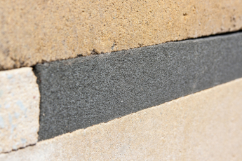 Čisté a funkční řešení pohledové fasádní spáry