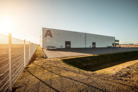 Hala firmy APEX a v Pohořelicích