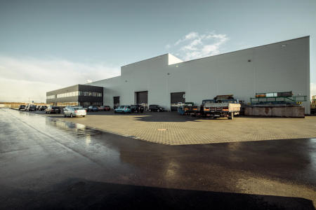 Hala firmy APEX a v Pohořelicích