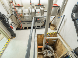 Prečerpávací zařízení