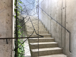 Šporkovský palác – schody z bílého betonu