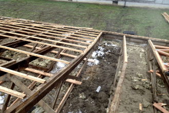 Deformace tlačeného pasu příhradových vazníků