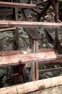 Provizorní zabezpečení zcela deformovaného horního pasu