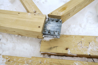 Porušení spoje spodního pasu po havárii