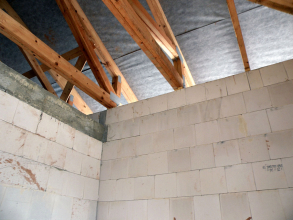 Uložení vazníků na zdivo