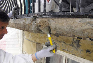 Aplikace antikorozního nátěru Baumit BetoProtect, detail opravy konstrukce