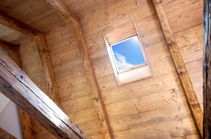 Střešní okna Solara Historik a Klasik Prosvětlení střešních bytů v památkové zóně