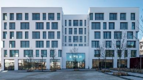 Corian® Exteriors na fasády, projekt: Eiffel Campus, Massy, France, developer Société de la Tour Eiffel. Project by Simonetti-Malaspina & Associés Architectes; foto Kamel Khalfi