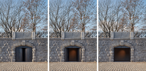 Veřejné toalety v kobce na Hořejším nábřeží, foto Boys Play Nice