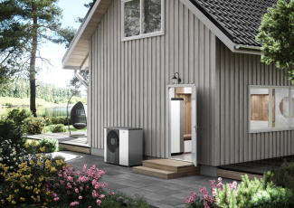 Vnitřní systémová jednotka VVM S320 a tepelné čerpadlo systému vzduch–voda NIBE F2120