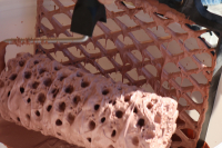 Vlastní nanášení se provádí systémovým strukturovaným válečkem na ložné plochy broušených cihelných bloků HELUZ