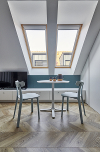 Loftový byt prosvětlila výhradně střešní okna