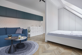 Loftový byt prosvětlila výhradně střešní okna