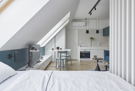 Loftový byt prosvětlila výhradně střešní okna