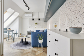 Loftový byt prosvětlila výhradně střešní okna