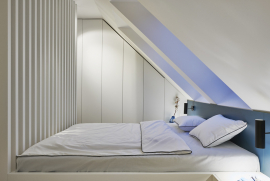 Loftový byt prosvětlila výhradně střešní okna