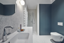 Loftový byt prosvětlila výhradně střešní okna