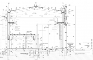 Příčný řez halou v místě velkoformátového okna