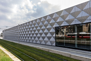 Severní fasáda s oknem