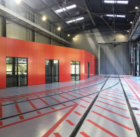 Výjezdová vrata z interiéru