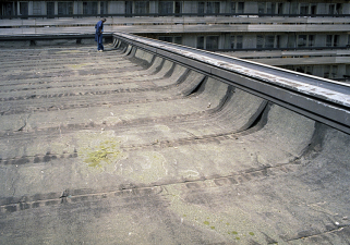 Obr. 26: Pásy na atice oddělené ve spojích