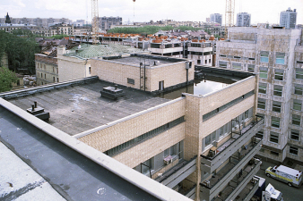 Obr. 27: Část střech na Českém domě v Moskvě