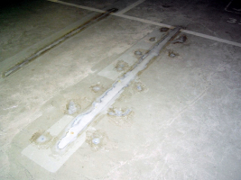 Obr. 3: Zatékání základovou deskou