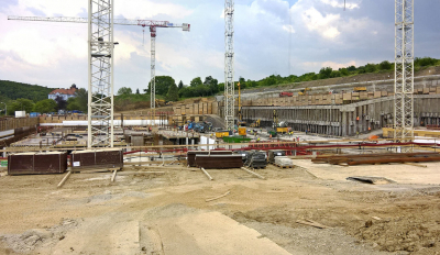 Obr. 2: Staveniště během provádění vrtů