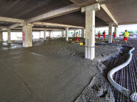 Betonáž dosky bielej vane