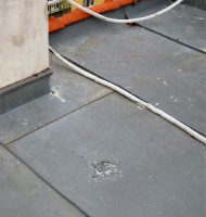 Obr. 20: Koroze na šikmé střeše, Mánesova ulice