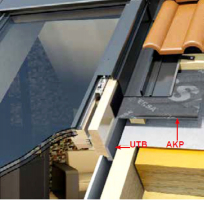 Obr. 4–8: Parotěsná fólie, která má brzdit pronikání vlhkosti a vodních par z interiéru do střešního pláště, musí být důsledně napojena na okenní rám