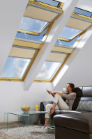 Součástí automatizační sady je zabudovaná motorová jednotka s napájecím zdrojem, dálkový ovladač a dešťový senzor, který automaticky uzavře okno během výskytu dešťových srážek