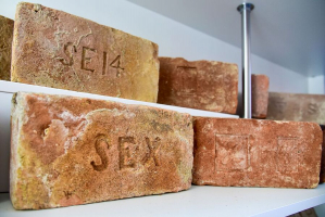 Stavaři z VUT zkoumají historické cihly použitelné k obnově památek, nejzajímavější ukážou na výstavě