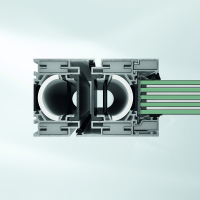 Díky příslušenství, jako jsou protipožární izolátory a úchyty skel, dosahují protipožární dveře Schüco FireStop ADS 90 FR 90 nejvyšší třídy požární odolnosti 90 minut