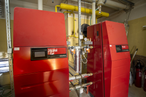 Staré plynové kotle byly vyměněny za nové kondenzační s vysokou účinností