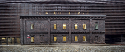 Slezská univerzita, fakulta rozhlasu a televize, Katowice, Polsko (© Adrià Goula)