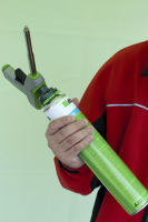 Nasazení pistole a promíchání dózy (alespoň 10x). Začátek je shodný jako u běžné PUR pěny.