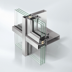 Okno Schüco AWS 75 PD.SI začleněné do fasády Schüco FWS 35 PD. Zdroj: Schüco CZ
