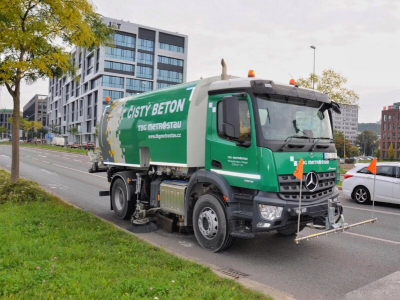 Společnost TBG METROSTAV si pořídila nový samosběrný zametač