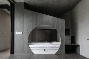 Ze staré stodoly v Kojetíně vznikl inspirativní rodinný dům moderní betonovou přístavbou